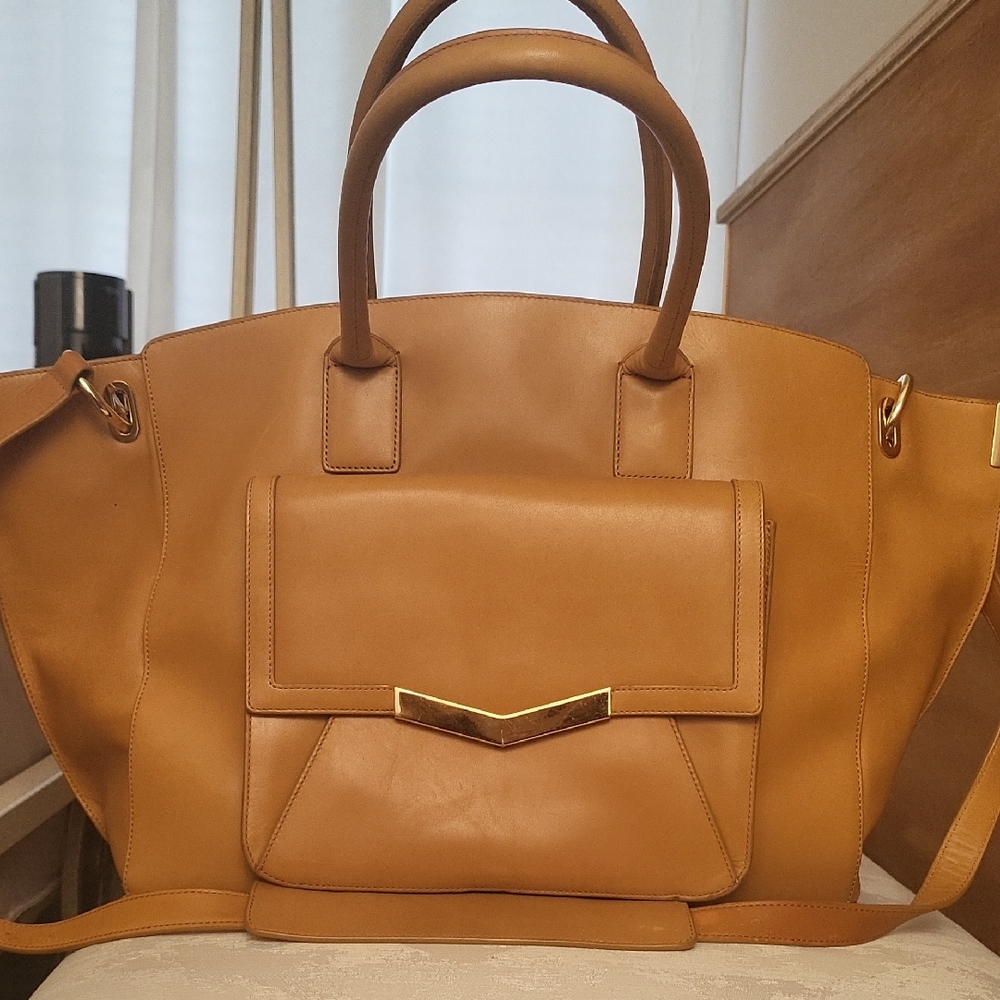 Elegant Tan Leather Tote Bag